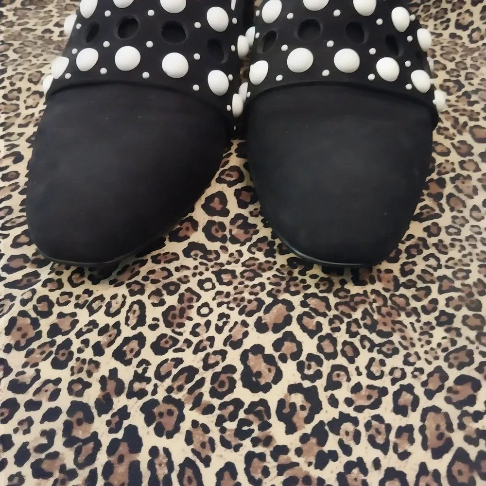2555 Size 7 Donald Pliner Black Suede Look with White Beads - Picture 2 of 7